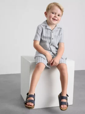 1,5-8 años | Conjunto de camiseta de punto a rayas y pantalones cortos