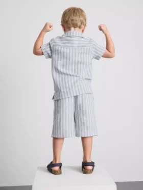 1,5-8 años | Conjunto de camiseta de punto a rayas y pantalones cortos