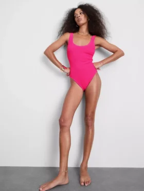 Bañador con escote redondo y espalda fruncida