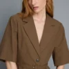 Blazer de manga corta con detalle de cinturón
