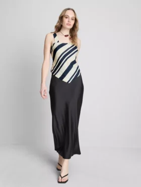 Blusa a rayas con bajo en punta