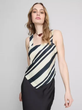 Blusa a rayas con bajo en punta