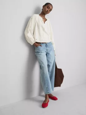 Blusa bordada con mangas abullonadas