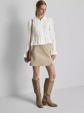 Blusa con bajo fruncido y peplum