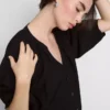 Blusa de manga 3/4 con cuello en V