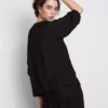 Blusa de manga 3/4 con cuello en V