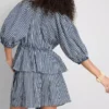 Blusa de Paula Echevarría con mangas abullonadas y rayas de seersucker