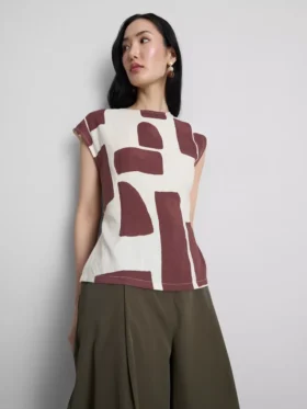 Blusa estampada con mangas casquillo