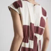 Blusa estampada con mangas casquillo