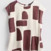 Blusa estampada con mangas casquillo