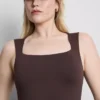 Body sin costuras con cuello cuadrado