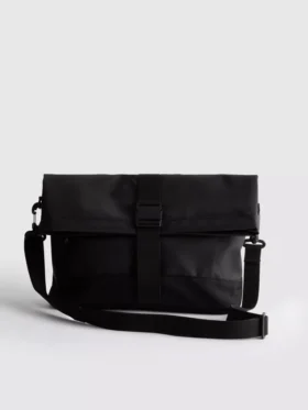 Bolso bandolera con cierre de hebilla