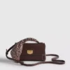 Bolso bandolera con detalle de pañuelo