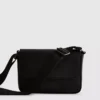 Bolso bandolera con solapa