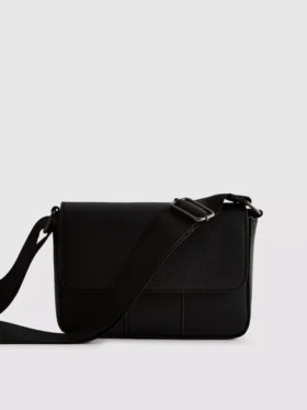Bolso bandolera con solapa