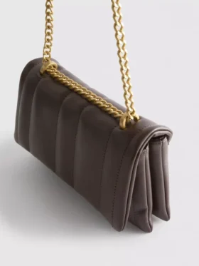 Bolso bandolera con solapa
