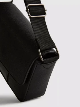 Bolso bandolera con solapa