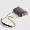 Bolso bandolera con solapa