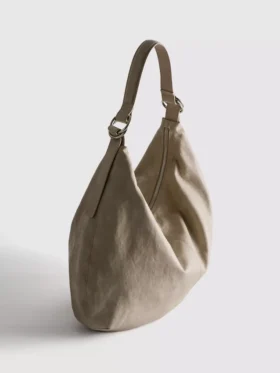 Bolso bandolera holgado con detalle de anilla