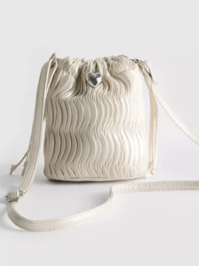 Bolso bandolera tipo «bucket» con fruncidos