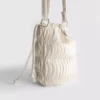 Bolso bandolera tipo «bucket» con fruncidos