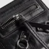 Bolso con cremallera de efecto desgastado