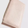 Bolso con efecto cocodrilo
