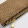 Bolso con efecto cocodrilo