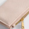Bolso con efecto cocodrilo