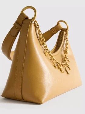 Bolso de hombro con detalle de colgante