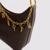 Bolso de hombro con detalle de colgante