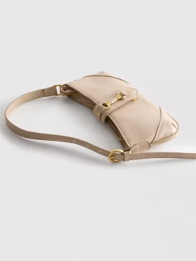 Bolso de hombro con detalles metálicos