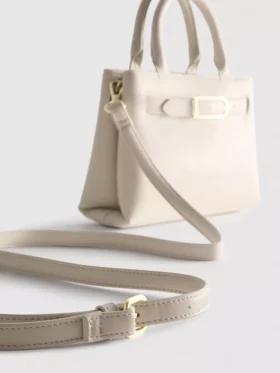 Bolso mini con detalle de hebilla