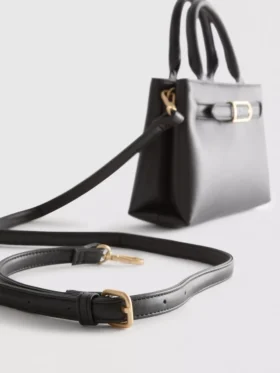 Bolso mini con detalle de hebilla
