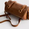 Bolso tipo bombín de imitación de piel con efecto desgastado