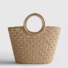 Bolso tipo cubo de ganchillo de Paula Echevarría