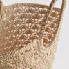 Bolso tipo cubo de ganchillo de Paula Echevarría