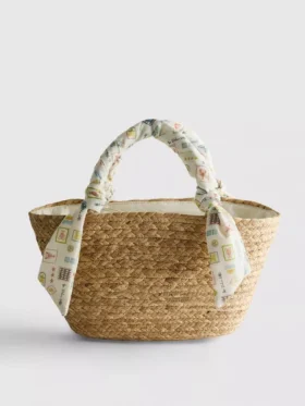 Bolso tipo cubo midi de paja trenzada