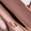 Bolso tipo tote con efecto cocodrilo