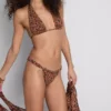 Braguita de bikini con estampado de leopardo y brillo de Paula Echevarría