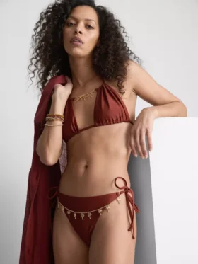 Braguita de bikini con lazo lateral y detalle de cadena
