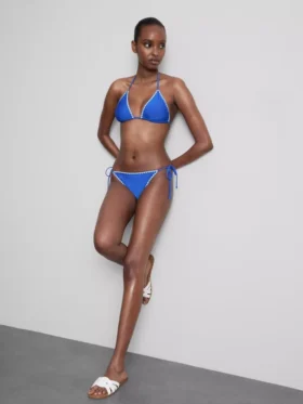 Braguita de bikini con lazo lateral y detalles de costura