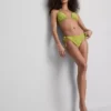 Braguita de bikini con lazos laterales bordados