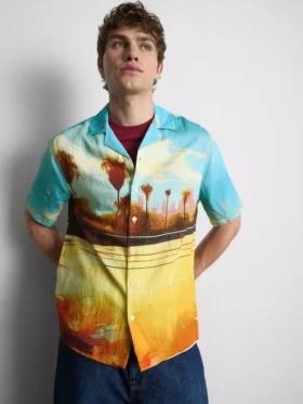 Camisa con cuello rever y estampado paisajístico