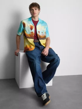 Camisa con cuello rever y estampado paisajístico
