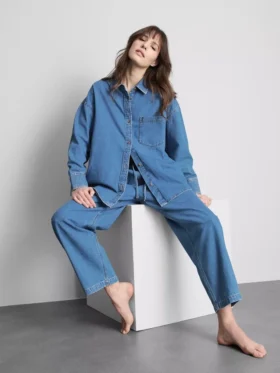 Camisa de algodón vaquero de corte holgado con botones