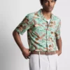 Camisa de manga corta con botones y estampado de pájaros