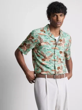 Camisa de manga corta con botones y estampado de pájaros