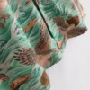 Camisa de manga corta con botones y estampado de pájaros
