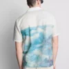Camisa de manga corta con botones y estampado panorámico